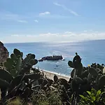 Accommodation Il Tramonto Rosso Tropea Capo Vaticano アパート トロペーア